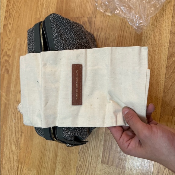 WANT Les Essentiels Gray Toiletry Bag - Picture 7 of 7